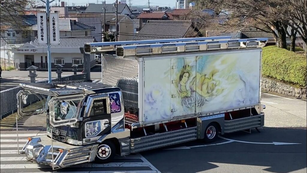 🆕【搬入】虎鬼船団 交通安全祈願 成田山 2023 デコトラ アートトラック