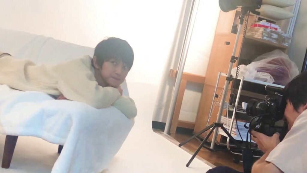 12/19(水)発売! 本郷奏多カレンダー2019 -Color of Kanata-メイキング映像